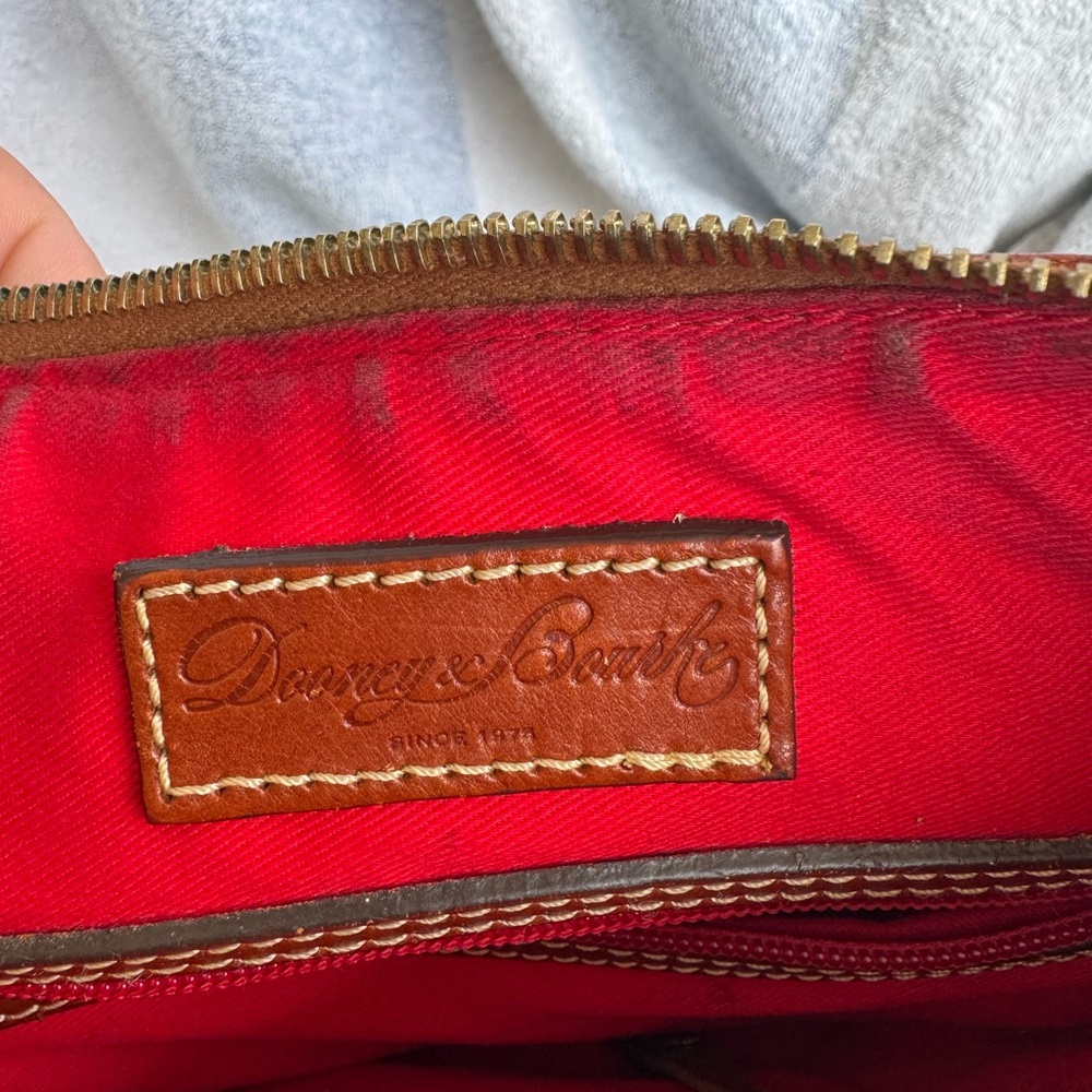 GUC Dooney & Bourke Shoulder (Hobo Style) Bag in Hunter Green Pebbled Leather. - Picture 10 of 11